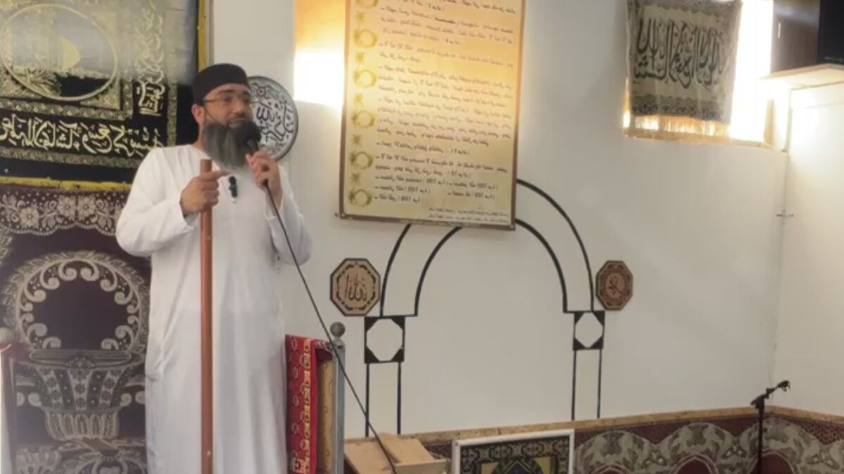 "Preservare i benefici dell'islam". E l'imam dà istruzioni sul voto
