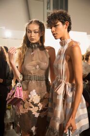 Gigi Hadid a seno nudo per Fendi 21