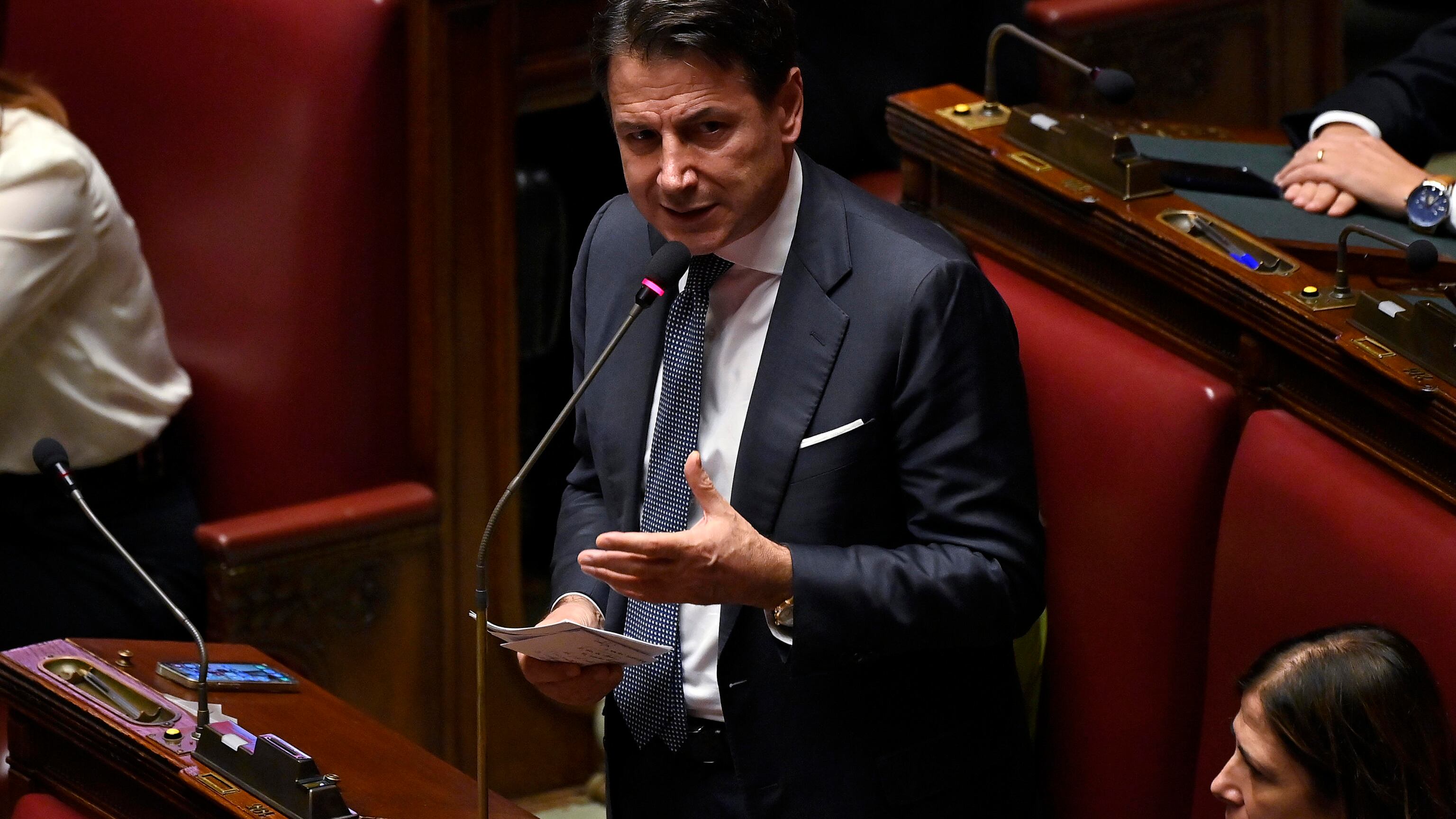 "Fomenta l'odio ma per 5 volte...". Crosetto affonda così Conte