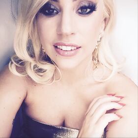 Lady Gaga nuda nella sauna 5