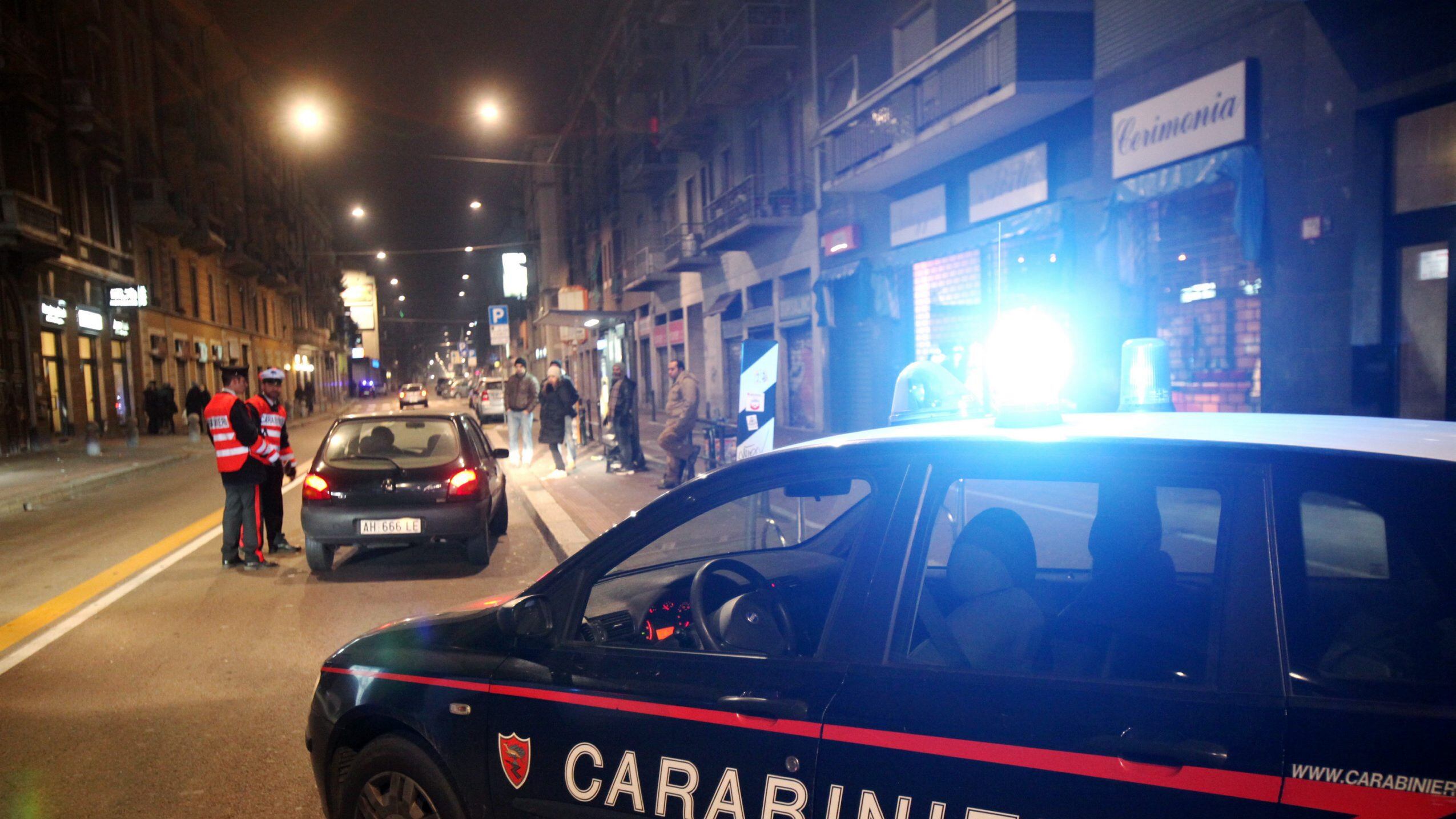 Assalti militari ai depositi delle griffe