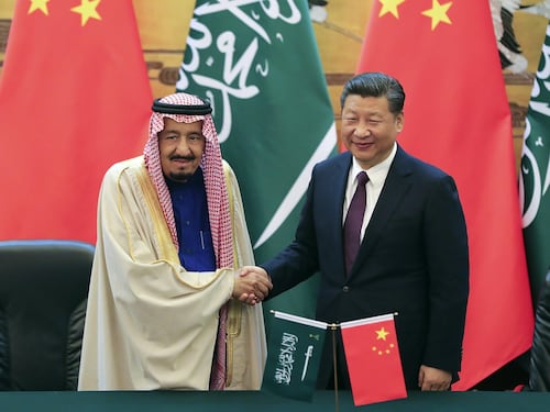 Xi abbraccia Bin Salman: è l'asse anti-Usa