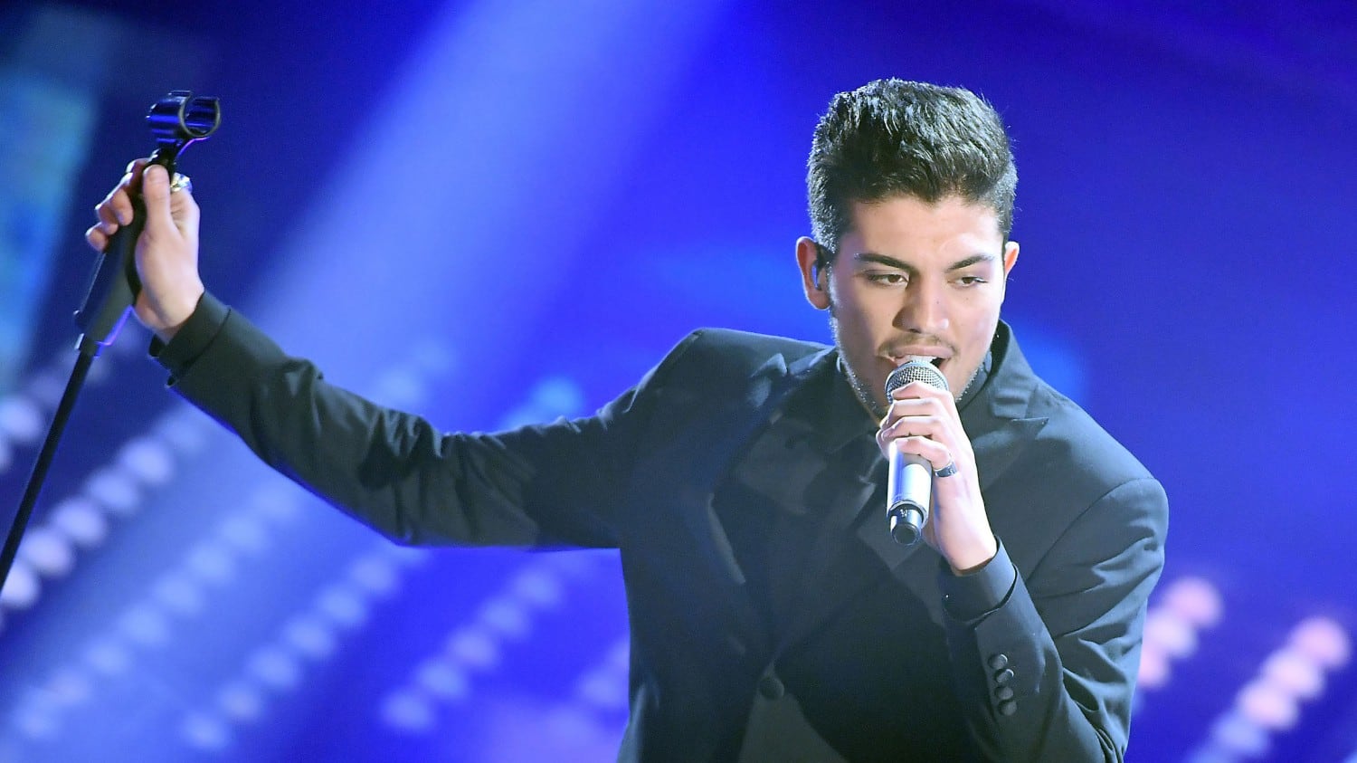 Sanremo, Lele migliore dei giovani. Quattro big fuori dalla finale