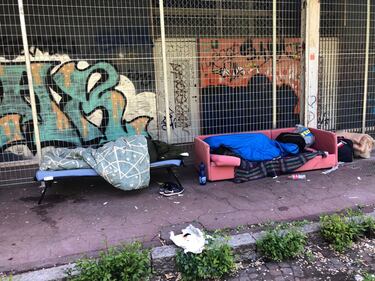 Milano, il degrado in via Isernia: "Ex mercato ancora occupato" 5