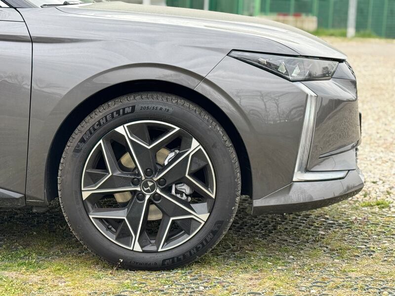 DS 4 Hybrid, guarda la gallery della berlina premium francese 7