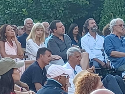 Lo contestano su De André. Salvini difeso dalla Ghezzi
