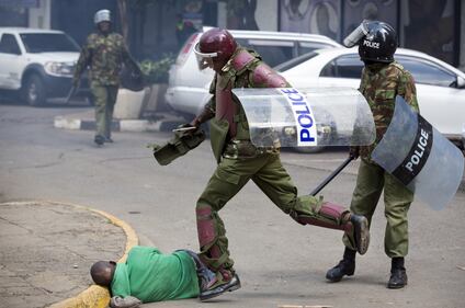Kenya: polizia usa gas lacrimogeni contro i manifestanti 1