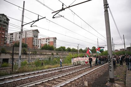 Mezza Italia bloccata dallo sciopero pro-Pal 16