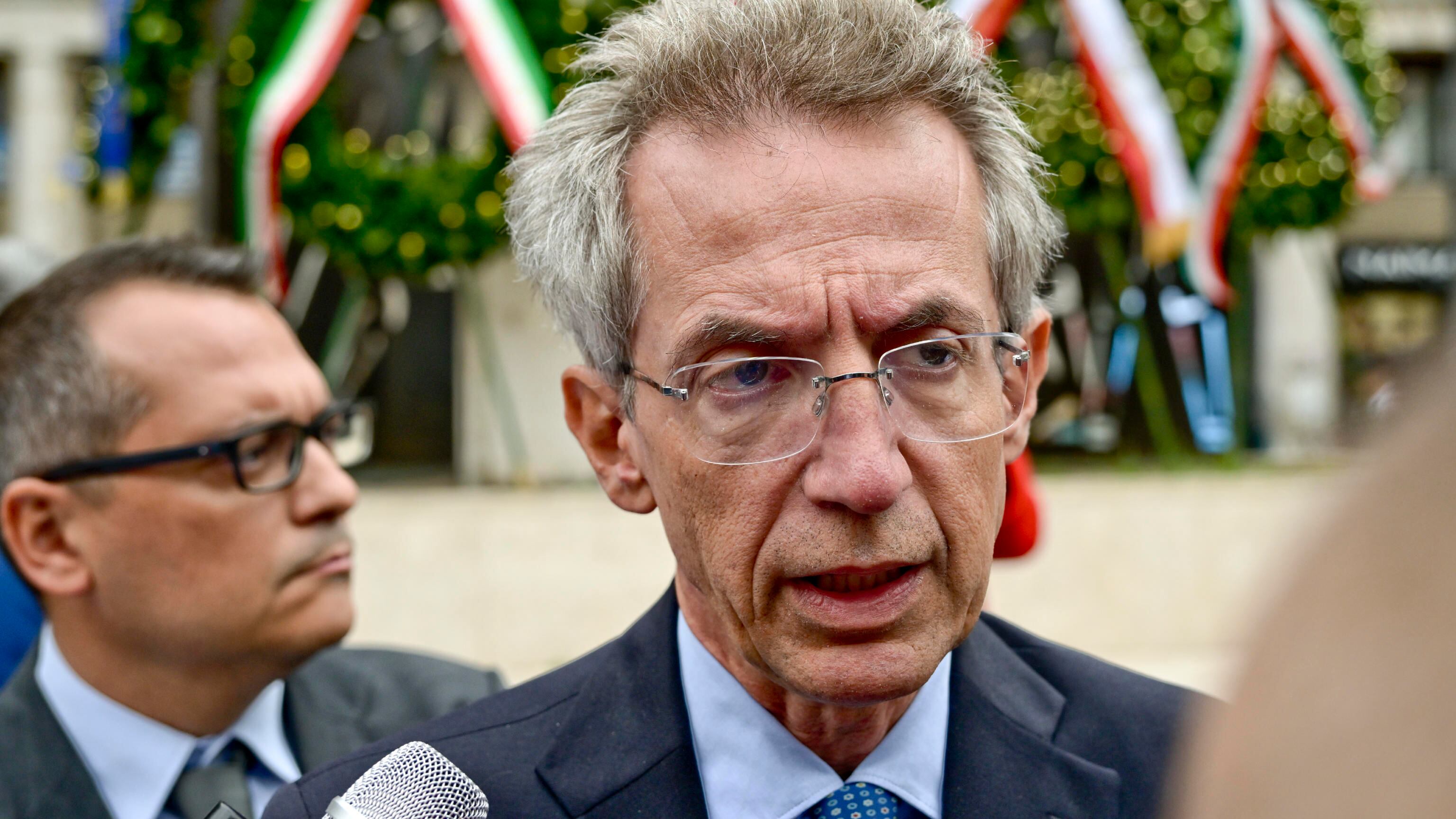 La sinistra ora omaggia il Cav: "Statista"