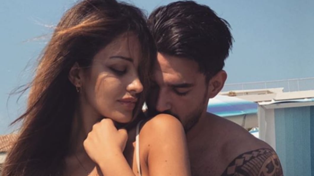 Uomini e Donne, Pietro regala a Rosa un gioiello. Ma il web lo critica: "Che cafonata"