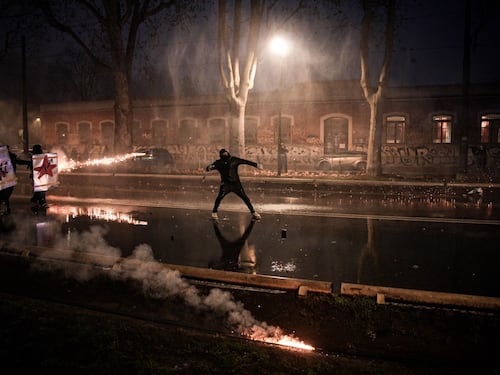 Gli anarchici preparano l'azione. Pronti i cortei in nome di Cospito