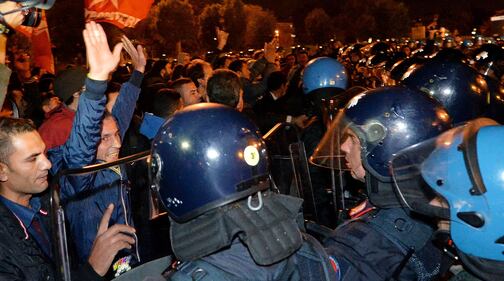 Torino, guerriglia antagonista ai mercati generali 10