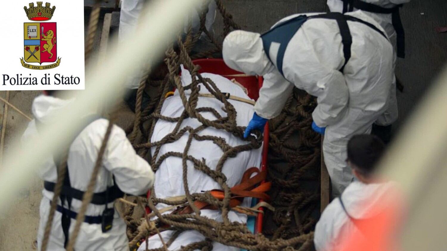 Ressa sul gommone in mare: 28 immigrati morti calpestati