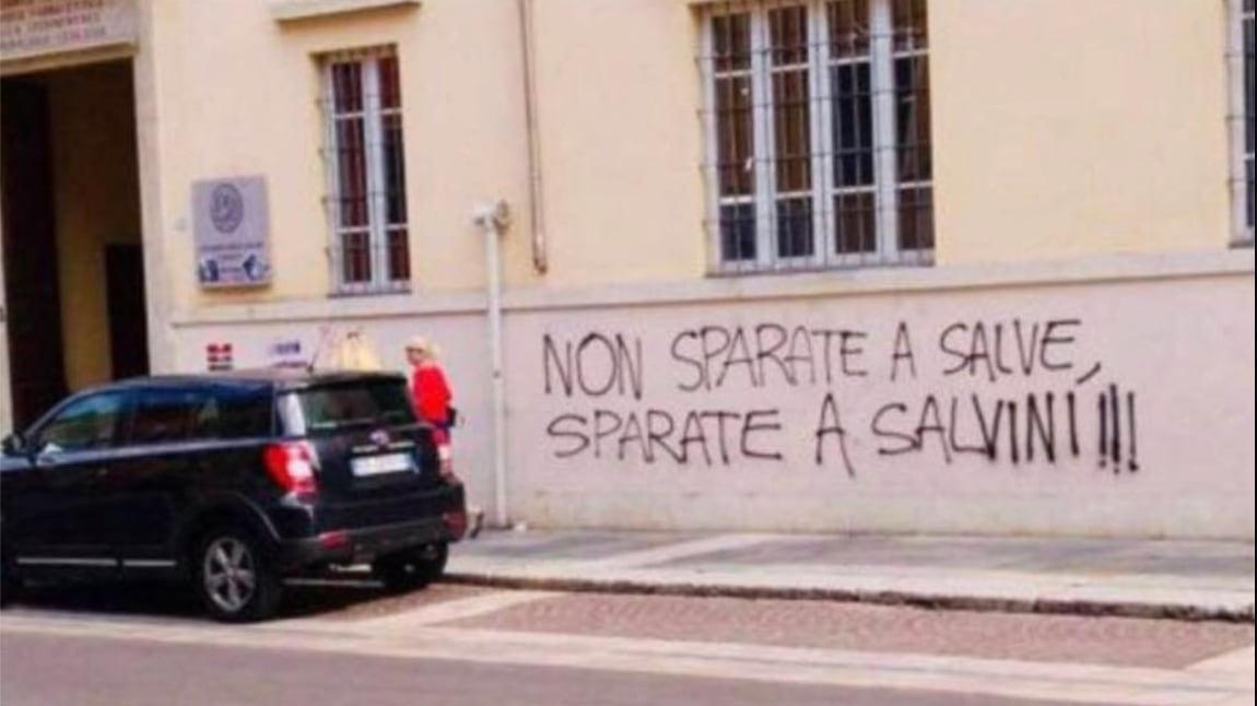 "Sparate a Salvini". Ecco cosa condivideva il collaboratore della Salis