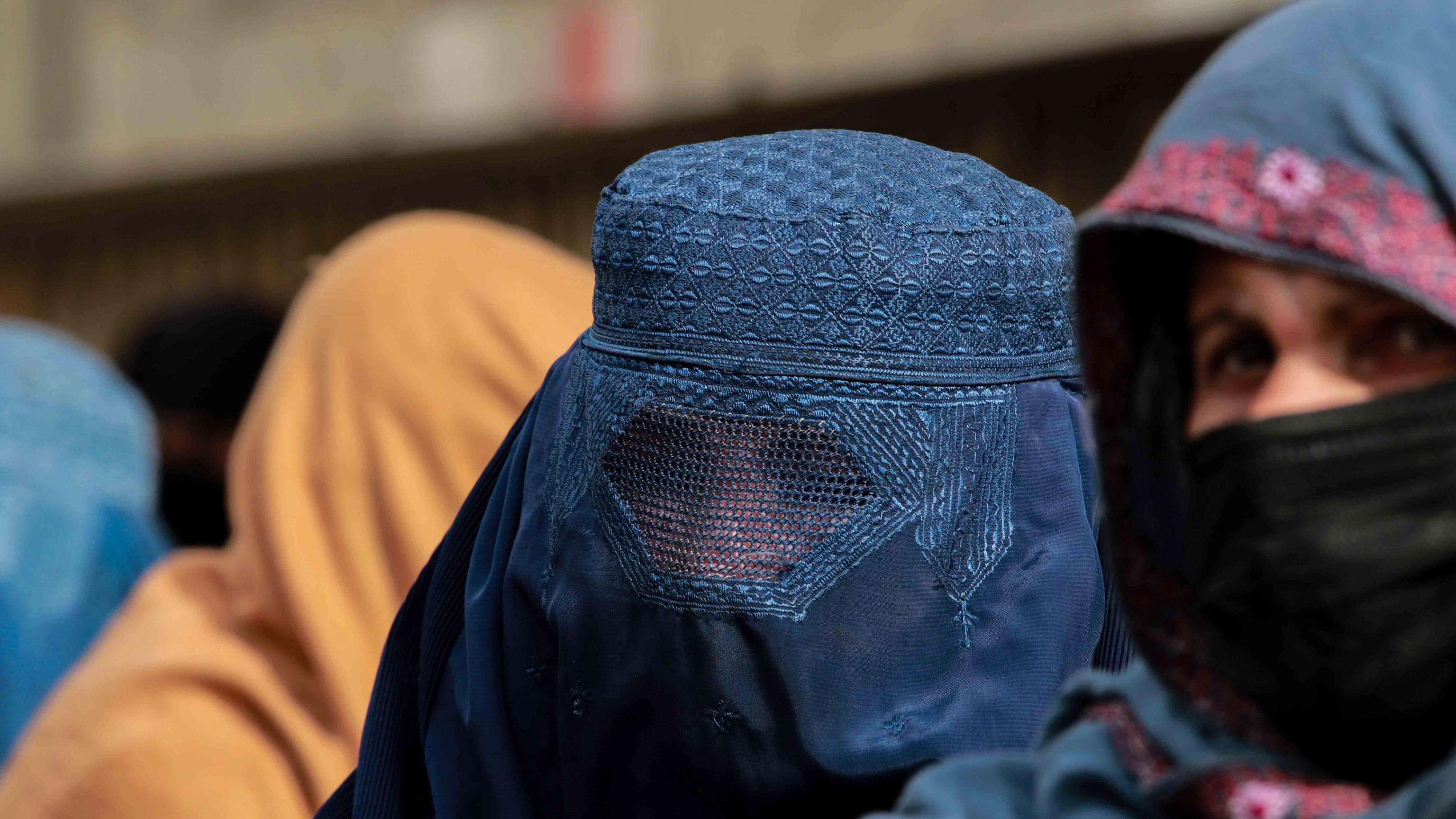 Il burqa non è illecito. Mani legate alla polizia