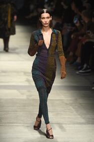 Bella Hadid sexy a Parigi 1