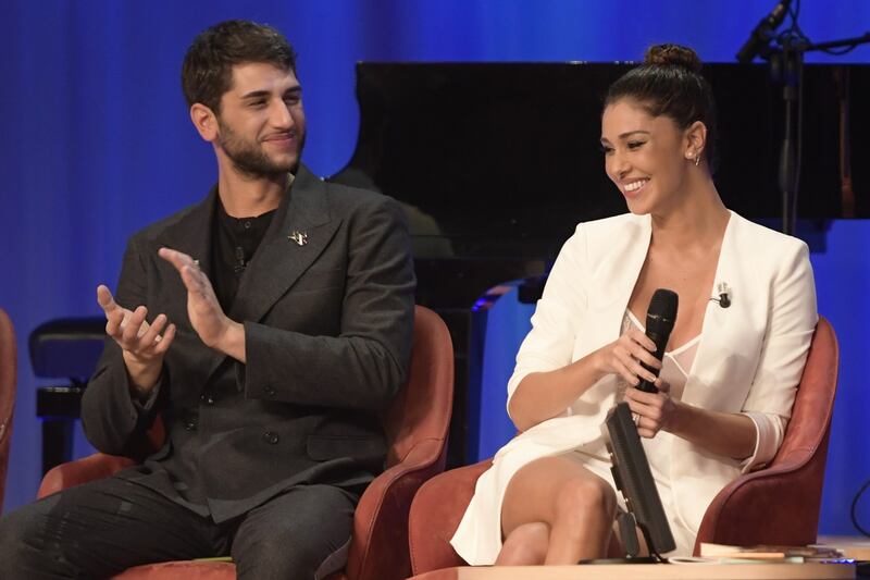 Belen Rodriguez sexy al Maurizio Costanzo Show 3