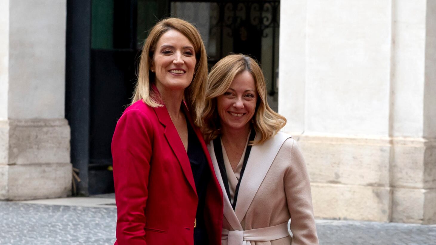"Con lei l'Italia conta". Metsola incorona la Meloni