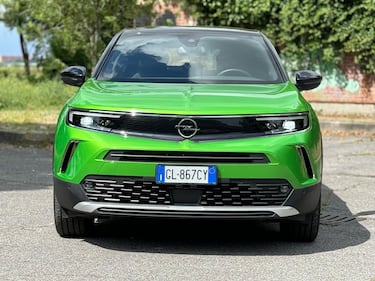 Opel Mokka-e 2024: guarda la gallery del rivisto SUV elettrico, ora con più autonomia 4