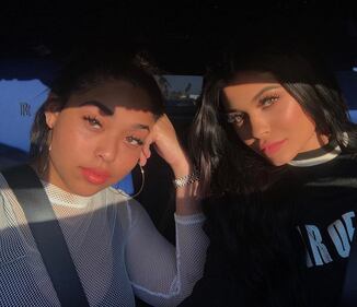 Kylie Jenner sexy: capelli fluorescenti 22