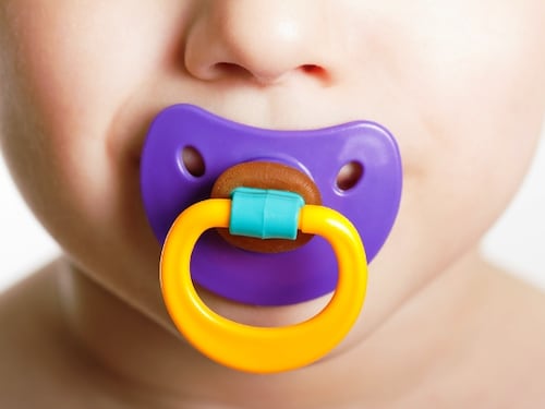 Occhio ai ciucci: trovata sostanza chimica artificiale connessa a tumori e obesità