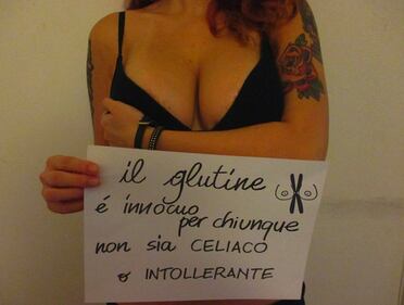"Tette per la scienza": foto sexy contro le bufale  2