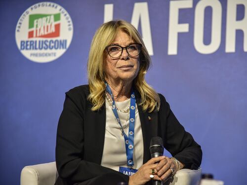 "Guarda e impara". La foto di Rita Dalla Chiesa che inchioda Conte