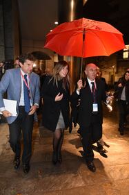La Boschi con l'ombrellino rosso 11