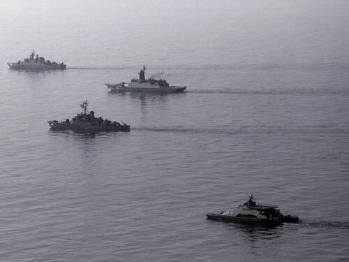 Ue: "Pasdaran terroristi". E Teheran muove le navi da guerra. Tajani: "In Iran carneficina paragonabile a Gaza"