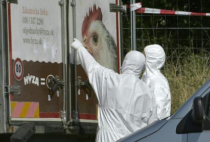 Austria, 71 immigrati morti soffocati in un tir 12