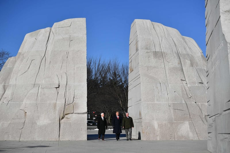 Trump visita il memoriale di Martin Luther King 9