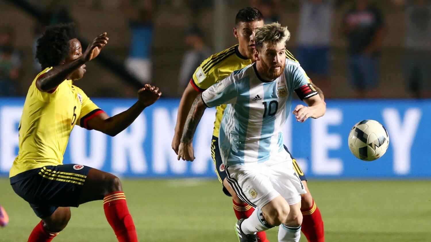 Messi chiede 50 milioni al Barcellona: Guardiola resta alla finestra