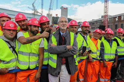 Il "varo ad alta quota" del primo pezzo del Ponte di Genova 9