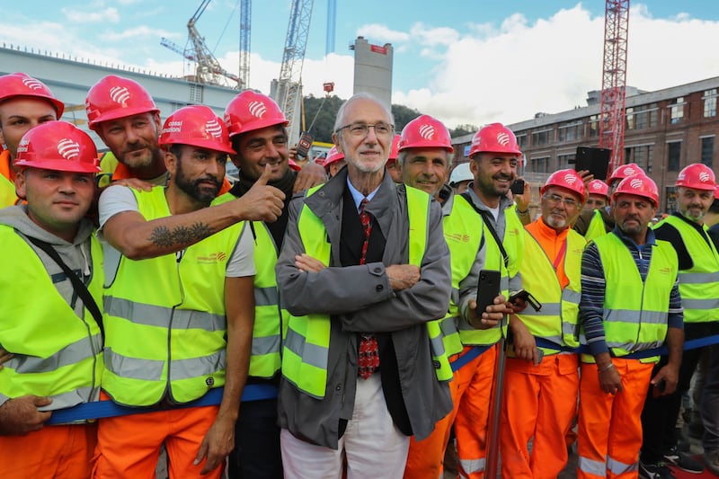Il "varo ad alta quota" del primo pezzo del Ponte di Genova 9