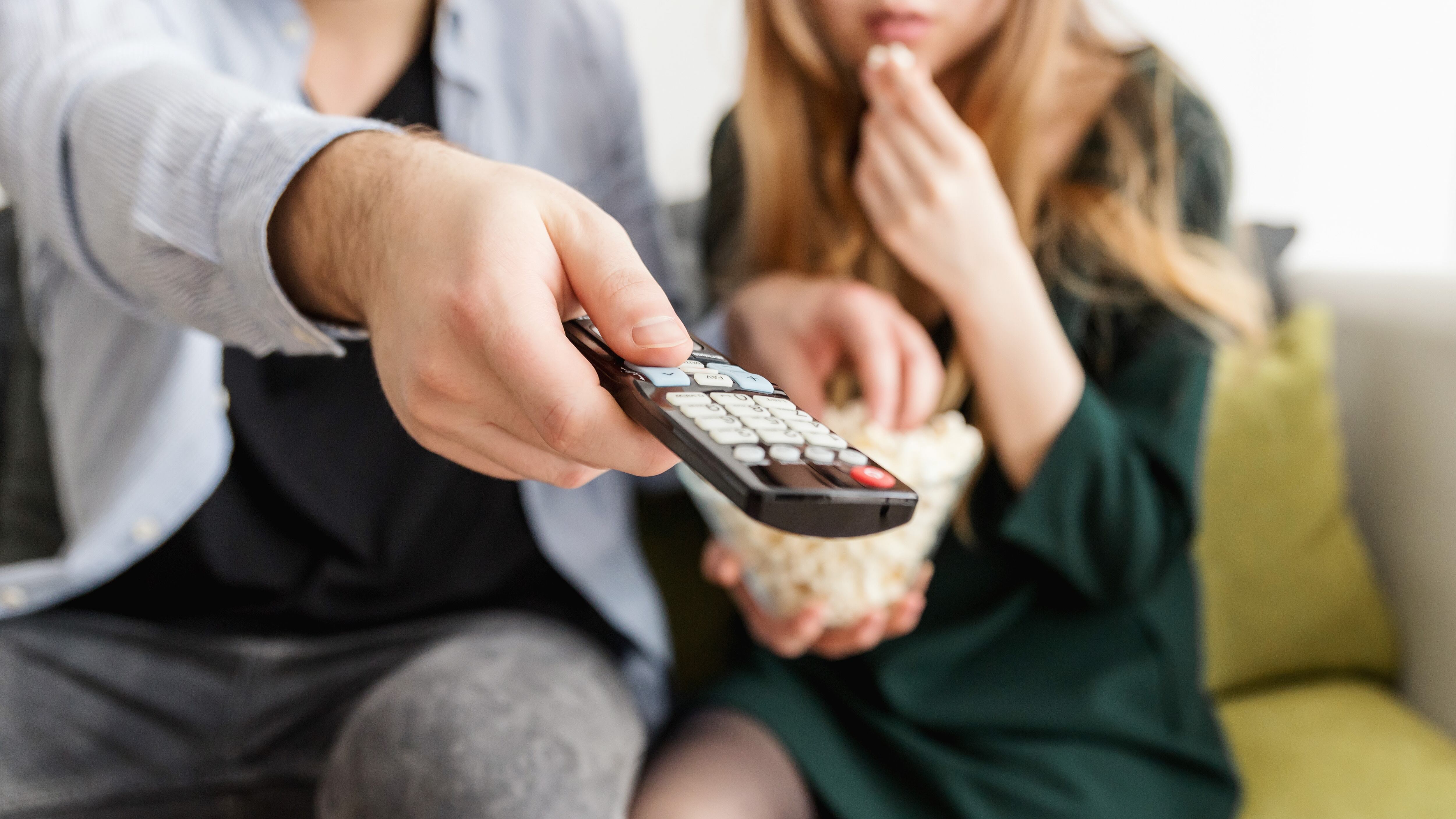 Le coppie fanno meno sesso: colpa della televisione