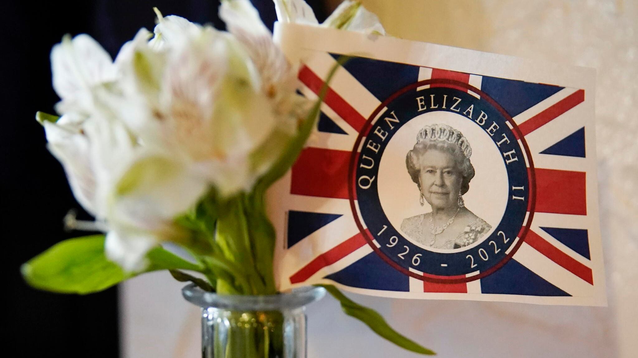 Nostalgia, timori e dubbi sulla monarchia. Il risveglio (triste) dopo l'addio alla Regina