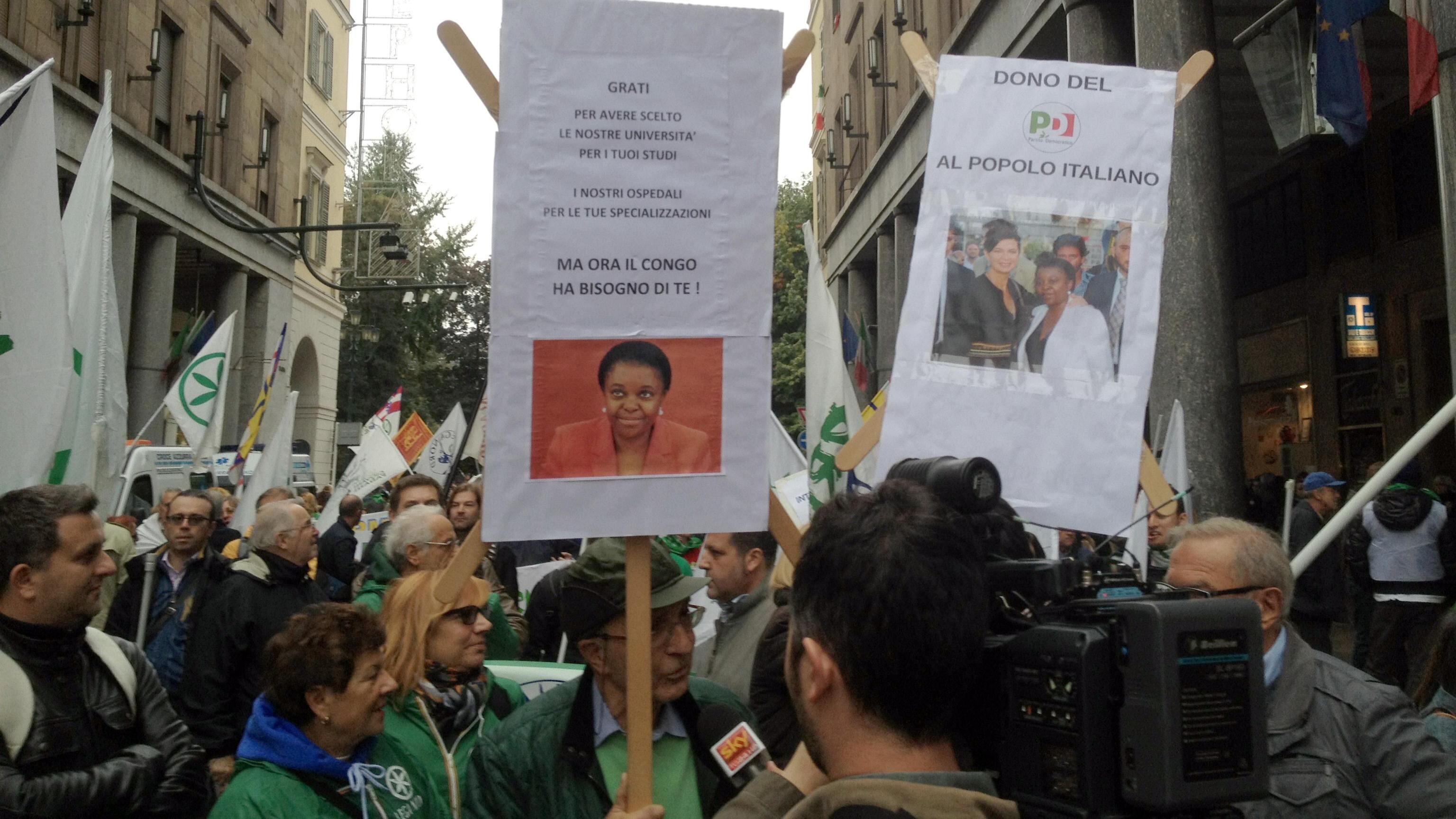 Striscione dei leghisti: "Kyenge, il Congo ha bisogno di te"