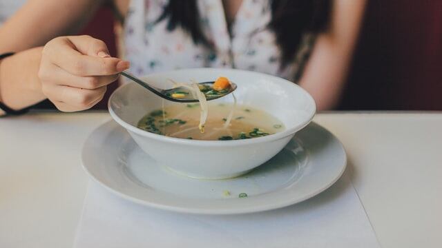 Pausa di depurazione tra Natale e Capodanno: idee detox per sgonfiarsi