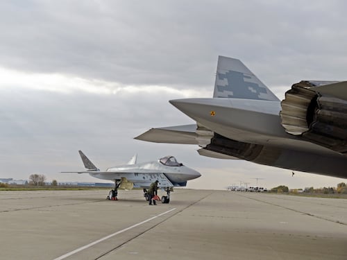 Riappare lo stealth Su-75 Checkmate, cosa succede al caccia russo fantasma