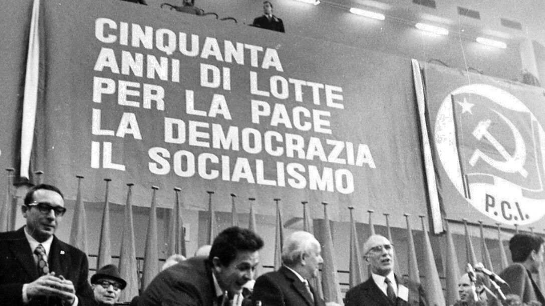 La sinistra senza leader sogna Enrico Berlinguer per dimenticare Elly Schlein