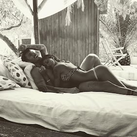 Belen e Cecilia Rodriguez: scatti hot in spiaggia 4