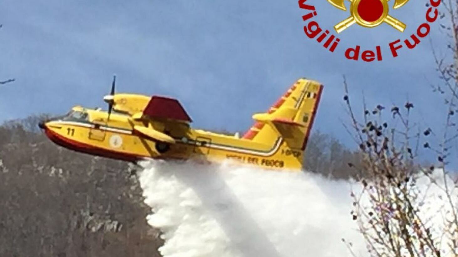 Incendi, elicotteri a terra per via della riforma Madia La Francia manda canadair