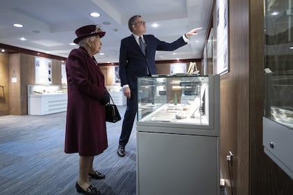 La Regina in visita ai servizi segreti: foto 6