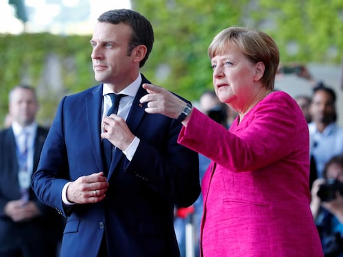 Macron incontra la Merkel a Berlino: si rinsalda l'asse franco-tedesco
