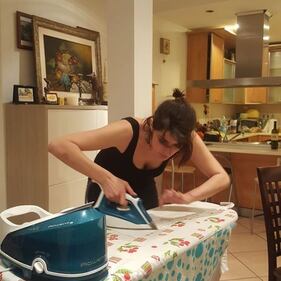 Elisa Isoardi e le foto mentre stira le camicie 1