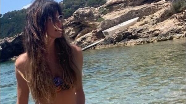 Alba Parietti incanta Ibiza: "Sei inebriante"