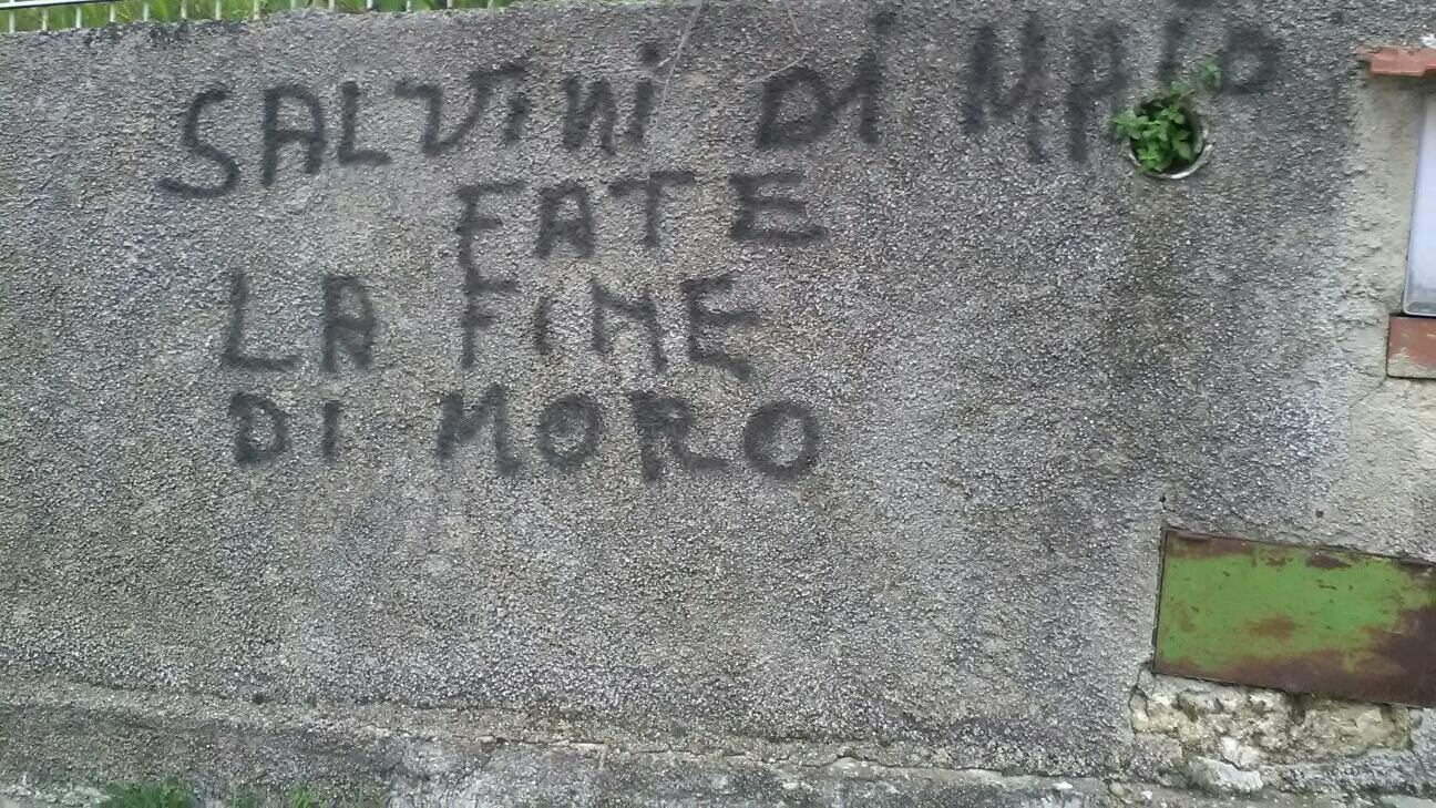 Scritte contro Lega e M5S: "Fate la fine di Moro"