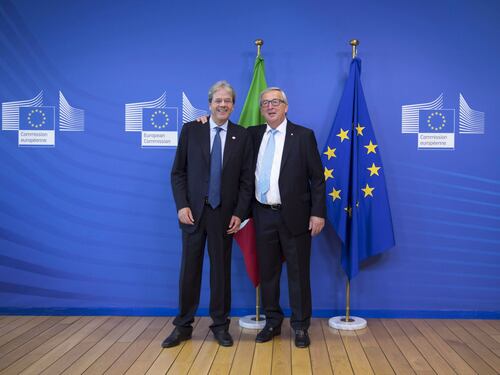 Immigrazione, Juncker a Gentiloni: "Può contare sulla solidarietà europea"