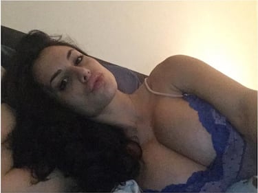 Cristina Del Basso, seno esplosivo in un selfie 27