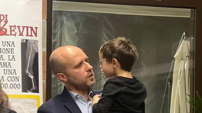 Kevin, dal calvario degli ospedali alla speranza: cos'è la malattia rara che combatte da 6 anni